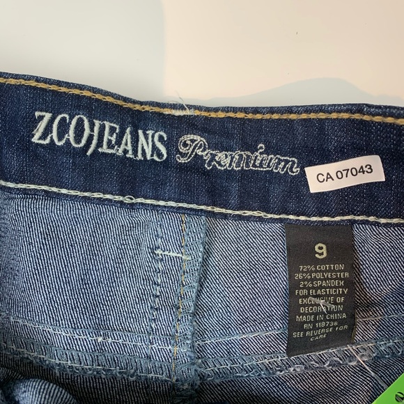 ZCO jeans premium shorts size 9 angel wings - Picture 2 of 7